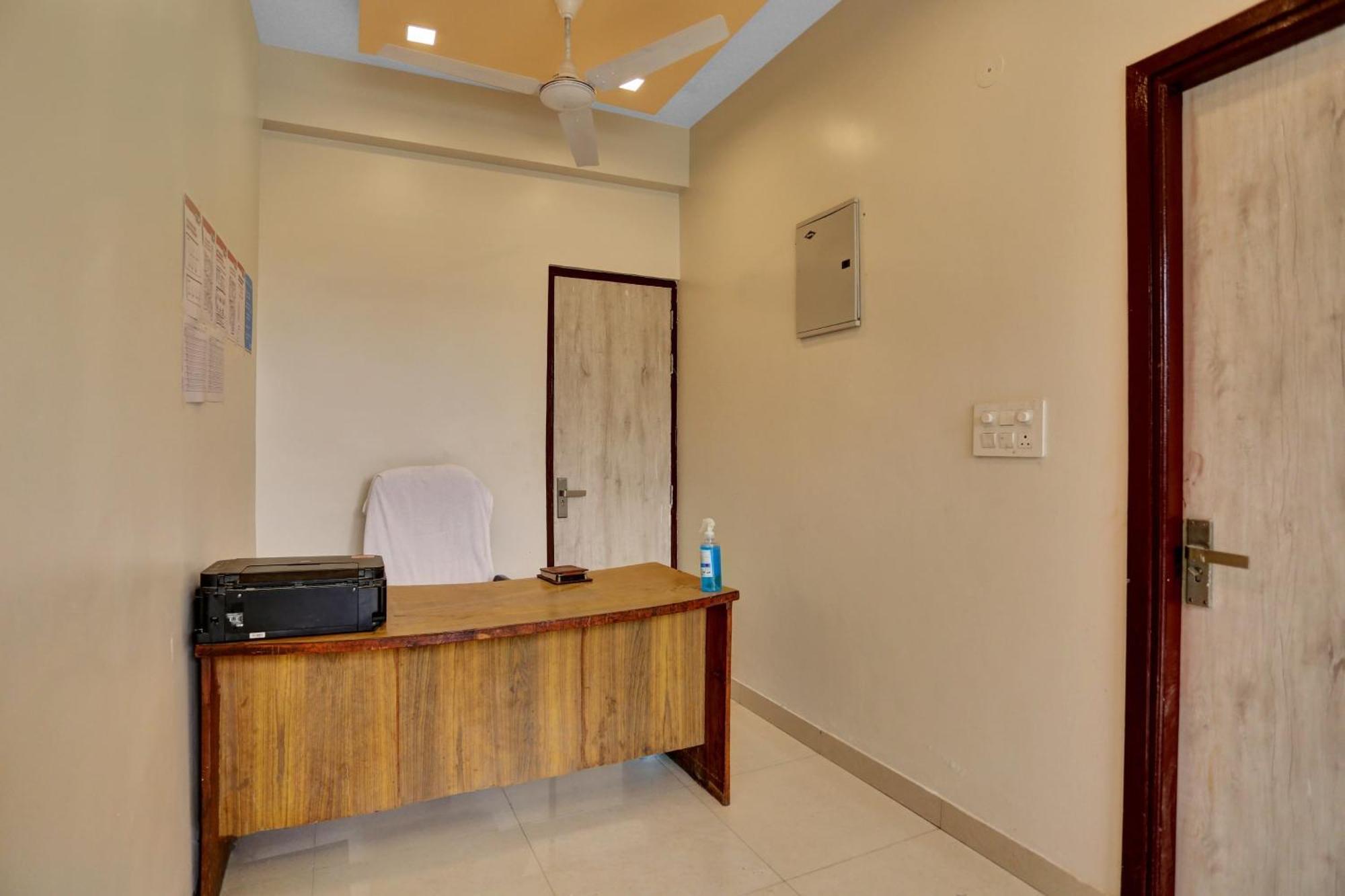 OYO 85795 Hotel Expo View Greater Noida Esterno foto